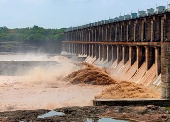 हतनूर धरणाच्या कालव्याची सुमारे ८ लाखांची माती लंपास