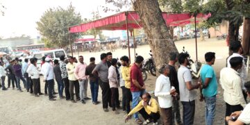 मतदारांचा पुन्हा निरुत्साह ; शहरात ५३.५९ टक्के मतदान..!