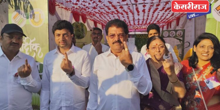 जळगाव महापालिका मतदानासाठी मतदारांचा उत्साह