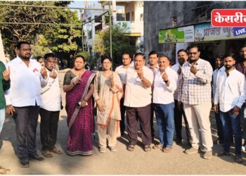 प्रभाग ७ च्या उमेदवारांनी बजावला मतदानाचा हक्क