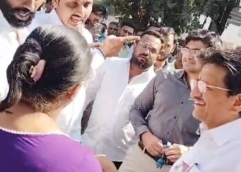 बोगस मतदारांच्या संशयावरून प्रभाग ५ मध्ये राडा ; उमेदवारांमध्ये हमरातुमरी !