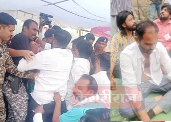 मतदानाची फेर मतमोजणीची मागणी करणाऱ्यांना पोलिसांनी बाहेर काढले !