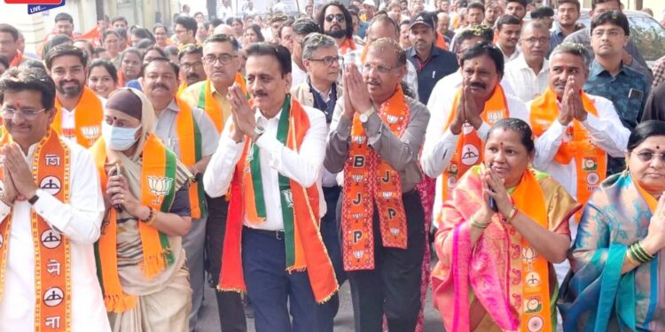 प्रभाग ५ ‘ड’ मध्ये महायुतीचे शक्तीप्रदर्शन, नितीन लढ्ढा यांच्या प्रचारार्थ भव्य रॅली