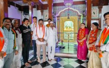 जुन्या जळगावात भाजपचा शंखनाद; विठ्ठल मंदिरात नारळ वाढवून प्रभाग १६ मध्ये प्रचाराचा झंझावात !