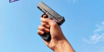 किरकोळ वादातून हवेत गोळीबार, चौघांना अटक : हाणामारीत एक जखमी