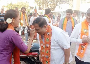 भरभरून आशीर्वाद घेऊन भावुक झाले उमेदवार, रिंगरोडकरांनी दिली पाठिंब्याची साद