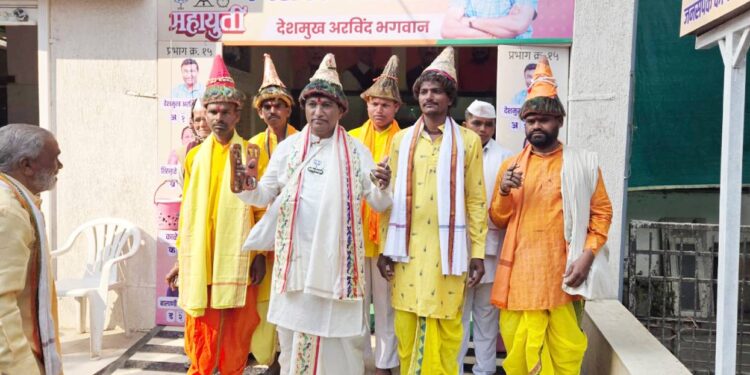 प्रभाग १५ ‘अ’ मध्ये प्रचाराची ‘वारी’; भाजपचे अरविंद देशमुख बनले वासुदेव !