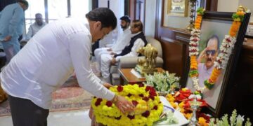 प्रशासनावरील पकड आणि धाडसी निर्णय घेणारा नेता हरपला