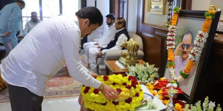 प्रशासनावरील पकड आणि धाडसी निर्णय घेणारा नेता हरपला