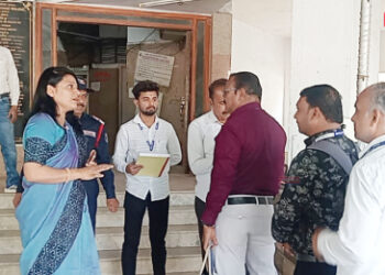 महापौरांनी घेतली अधिकारी-कर्मचाऱ्यांची हजेरी, सकाळी १० च्या पुढे आल्यास होणार दंडात्मक कारवाई