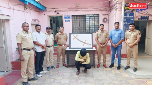 तलवार घेऊन दहशत माजवणारा तरुण जेरबंद