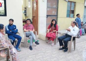 प्रभाग ५ मधील आरोग्य कार्यालयाची केली तपासणी, बेशिस्त कर्मचाऱ्यांवर कारवाईचा इशारा