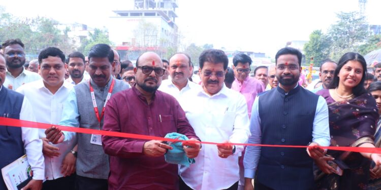 आधुनिक शेती कडे नव्या पिढीने वळने आवश्यक – पालकमंत्री गुलाबराव पाटील