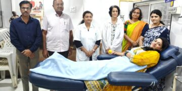 रक्तदान करून कारकीर्दीची प्रबोधनात्मक सुरुवात