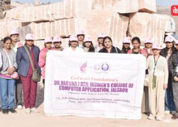 औद्योगिक भेटीत विद्यार्थींनीना राजस्थानी पोषाखांनी घातली भुरळ