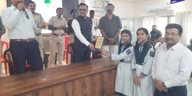 ‘मेरी लाईफ’ जिल्हास्तरीय स्पर्धेत शिरसोलीच्या बारी समाज विद्यालयाचा डंका