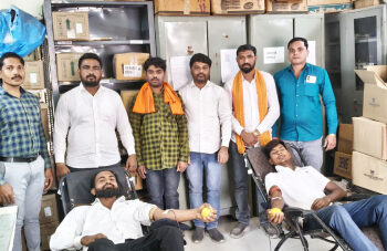 रक्तदान श्रेष्ठदान ग्रुपच्या संकल्पनेतून भोनगाव येथे भव्य रक्तदान शिबिर