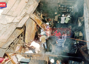 गॅस सिलिंडरच्या स्फोटाने भीषण आग; ३ घरे जळून खाक