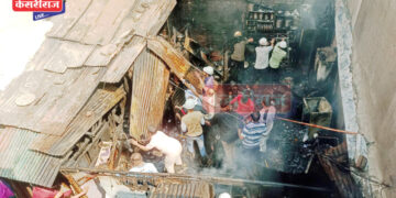 गॅस सिलिंडरच्या स्फोटाने भीषण आग; ३ घरे जळून खाक