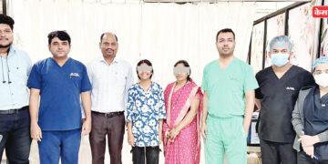 मोबाईलवर बोलतांना पडून मणक्याला गंभीर दुखापत चालणे झाले होते बंद