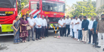 नवीन यंत्रसामग्रीचे लोकार्पण : महामार्गावरील वेस्ट मटेरियल उचलण्याच्या कामाला सुरुवात करून महापौरांनी केले अभिनव उद्घाटन