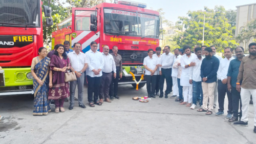नवीन यंत्रसामग्रीचे लोकार्पण : महामार्गावरील वेस्ट मटेरियल उचलण्याच्या कामाला सुरुवात करून महापौरांनी केले अभिनव उद्घाटन