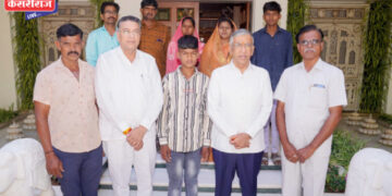 जीवरक्षक ओम पाटील याचा जैन इरिगेशनतर्फे सत्कार