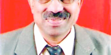 मोबाईलवर बोलतांना पडून मणक्याला गंभीर दुखापत चालणे झाले होते बंद