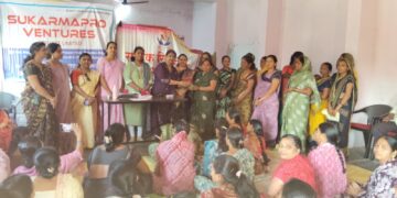 वराडसिम येथे जागतिक महिला दिनानिमित्त शेतमजूर महिलांचा सन्मान