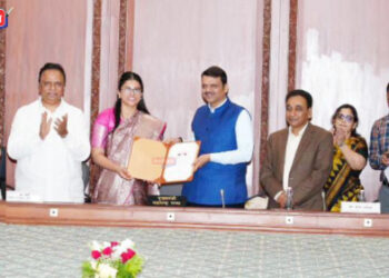 सेवाकर्मी प्लस उपक्रमांतर्गत उत्कृष्ट कार्याबद्दल जि.प.च्या सीइओ मिनल करनवाल यांना विशेष पुरस्कार