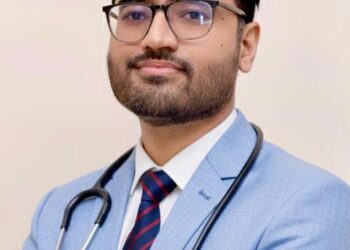 उष्णतेची लाट: गावोगावी वाढता धोका, घ्या आरोग्याची तातडीची खबरदारी — डॉ. कमलेश तायडे