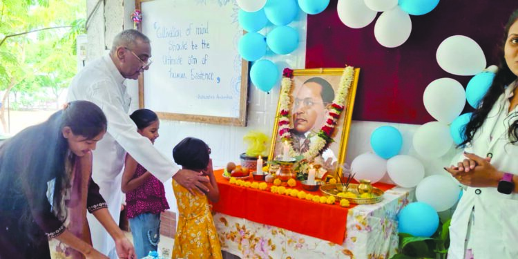 डॉ. उल्हास पाटील वैद्यकीय महाविद्यालयात डॉक्टर बाबासाहेब आंबेडकर जयंती साजरी