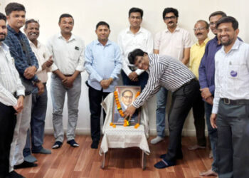 गर्जना महाराष्ट्र ग्रामीण पत्रकार संघातर्फे डॉ. बाबासाहेब आंबेडकर यांना अभिवादन