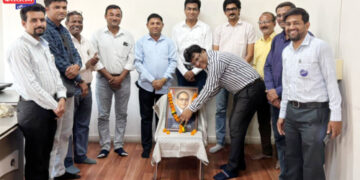 गर्जना महाराष्ट्र ग्रामीण पत्रकार संघातर्फे डॉ. बाबासाहेब आंबेडकर यांना अभिवादन