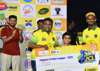 ‘ओम’ च्या धुवांधार शतकाने जळगाव कोगटा ‘किंग’