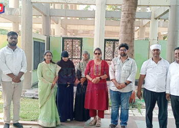 महापौरांसह नगरसेवक उतरले चक्क जलकुंभात, जळगावकरांच्या आरोग्यासाठी दीपमाला काळे यांची धाडसी पाहणी..!