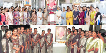 गरजूंना मदतीचा हात हीच स्व. गोदावरी आजींची शिकवण- प्राचार्य व्ही.एच. पाटील