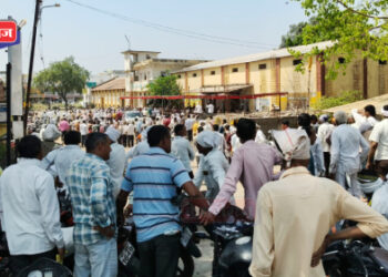  भडगाव शेतकी संघाचा कारभार ‘रामभरोसे’; टोकनसाठी शेतकऱ्यांची पायपीट,