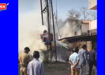 अजिंठा चौफुलीजवळ इलेक्ट्रिक डीपीला आग