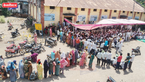 ज्वारी नोंदणीसाठी शेतकऱ्यांवर लाठी खाण्याची वेळ : नियोजनाच्या अभावामुळे शेतकरी जखमी, परिसरात तणाव