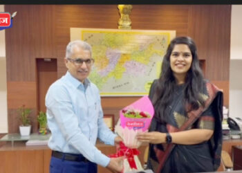 जि प च्या  मुख्य कार्यकारी अधिकारी करिश्मा नायर यांनी स्वीकारला पदभार