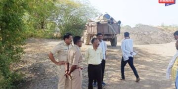 निमगव्हाण येथे पोलिसांची धडक कारवाई; १७०० ब्रास बेकायदेशीर वाळू साठा जप्त