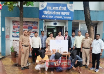 एमआयडीसी पोलिसांकडून घरफोडीचा गुन्हा उघडकीस; चोरी गेलेले चांदीचे देव आणि भांडी हस्तगत