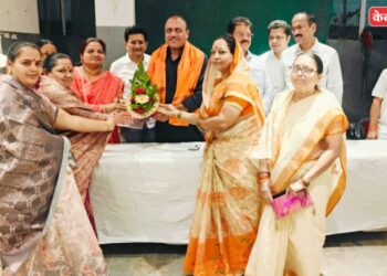 विधान परिषद निवडणूक : महायुतीचे उमेदवार नंदकिशोर महाजन यांनी घेतली शिवसेना नगरसेवकांची सदिच्छा भेट
