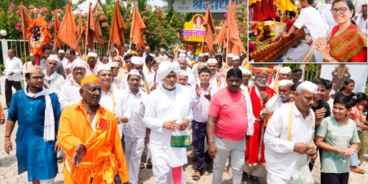 संत मुक्ताबाई रामपालखीचे जैन हिल्सवर भव्य स्वागत