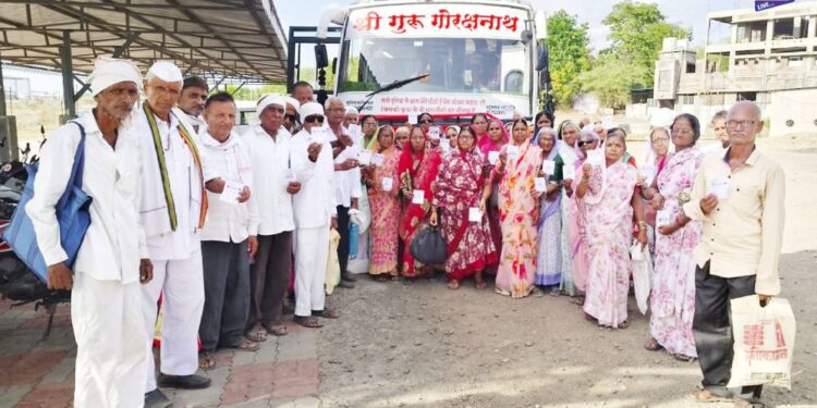 मोफत मोतीबिंदू तपासणी शिबिरास उत्स्फूर्त प्रतिसाद