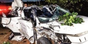 जळगाव-उमाळा घाटात कारची नादुरुस्त ट्रकला भीषण धडक; दोन तरुणांचा जागीच मृत्यू, पाच गंभीर