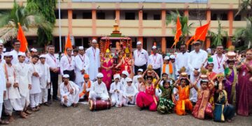 शिरसोलीत बारी समाज विद्यालयाची भव्य आषाढी एकादशी दिंडी; विठ्ठल नामाच्या गजराने गाव दुमदुमले