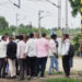 रेल्वे गेट उघडण्याच्या वादातून गेटमनला बेदम मारहाण; शर्ट फाडून केली दमदाटी