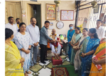 गुरुपौर्णिमेनिमित्त परमपूज्य दादाजी महाराज जोशी यांचा सन्मान